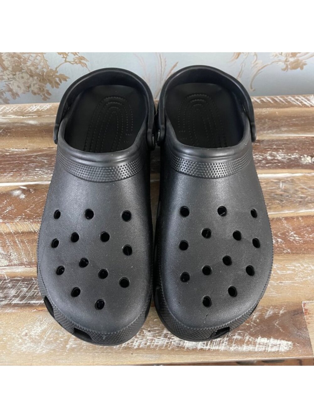 Crocs Unisex Classic Clogs Black Minimalist Comfort Casual Size M17 Everyday